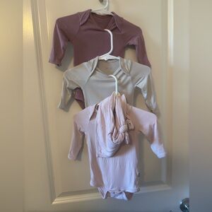Set of three 0-3 Kyte baby long sleeve bodysuits (mulberry, blush, oat)+ bib&bow